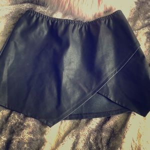 Black leather mini skirt from Lucca